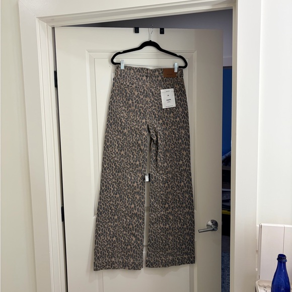 NWT Hidden “Happi” leopard wide leg jeans from Buckle - Picture 2 of 10